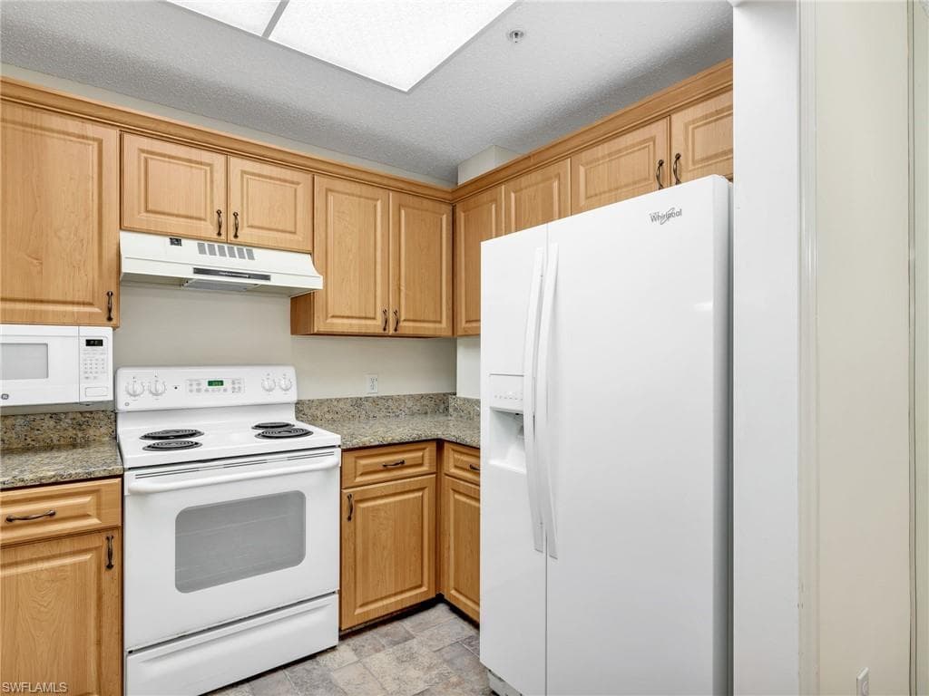 900 Arbor Lake Dr 9-206, Naples, FL 34110-17