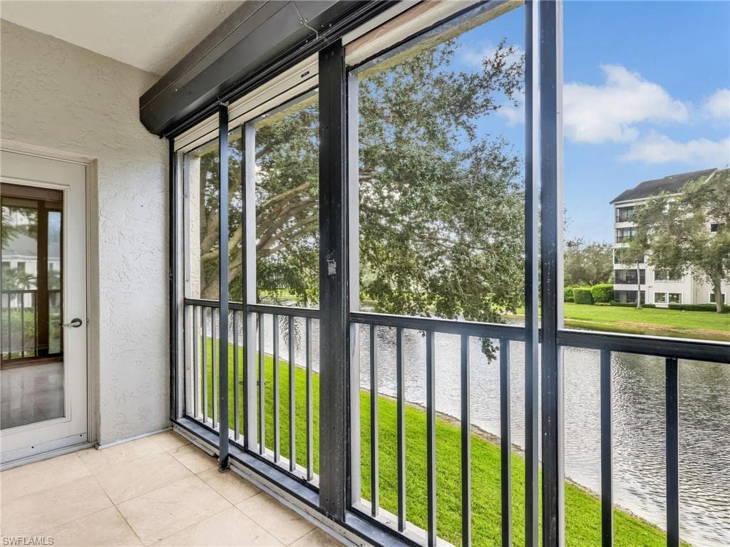 900 Arbor Lake Dr 9-206, Naples, FL 34110-2