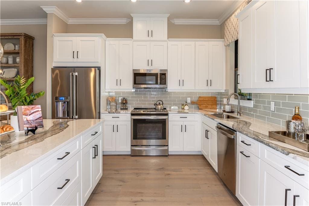 15323 Lucerna St 202, Naples, FL 34114-9