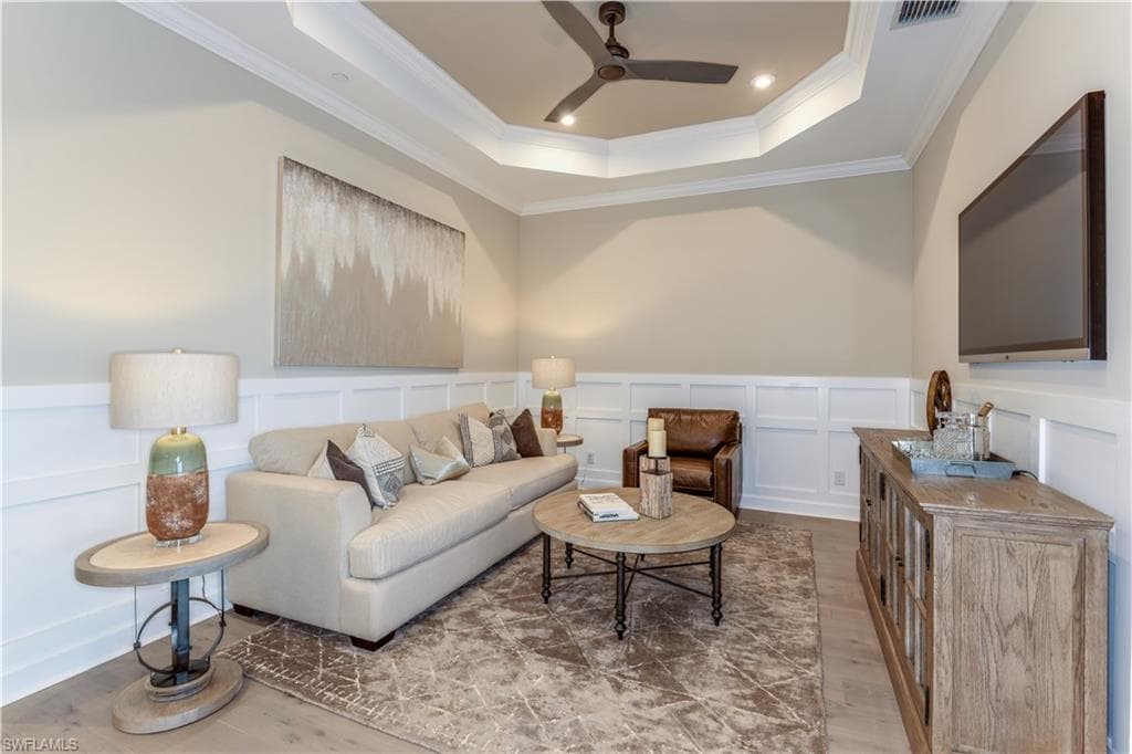 15323 Lucerna St 202, Naples, FL 34114-15