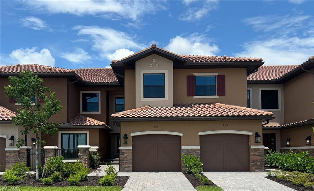 15323 Lucerna St 202, Naples, FL 34114-1