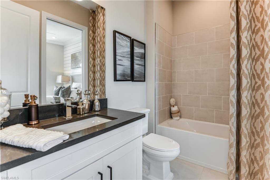 15323 Lucerna St 202, Naples, FL 34114-29