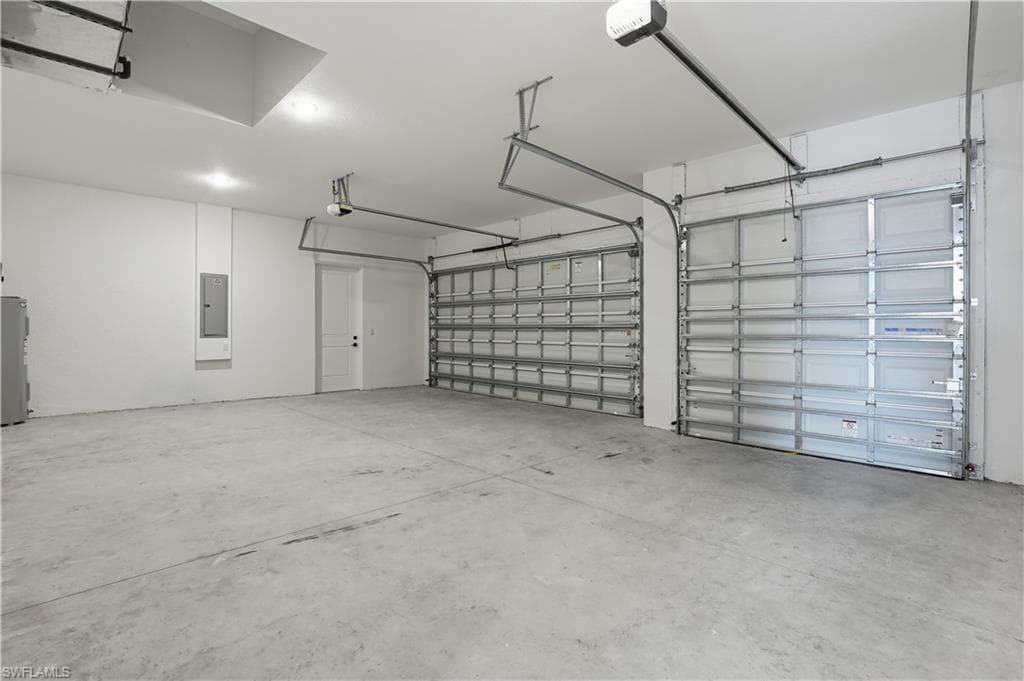 609 38th Ave, Cape Coral, FL 33993-33