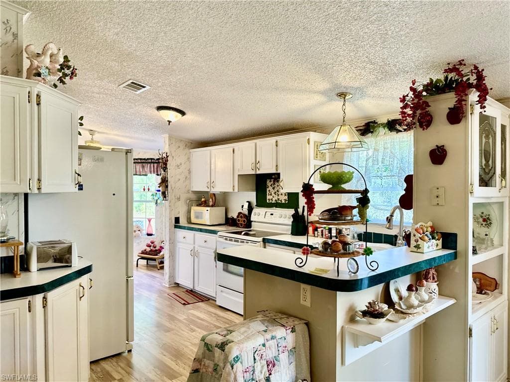 19621 Tamiami Trl 31, North Fort Myers, FL 33903-8