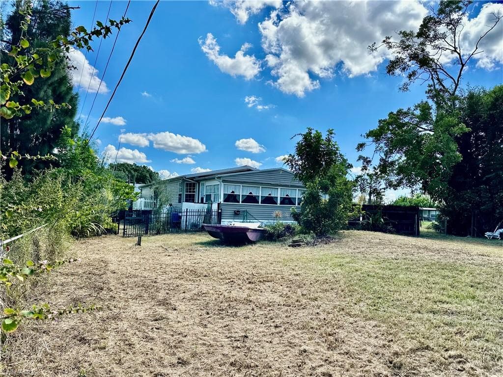 19621 Tamiami Trl 31, North Fort Myers, FL 33903-19