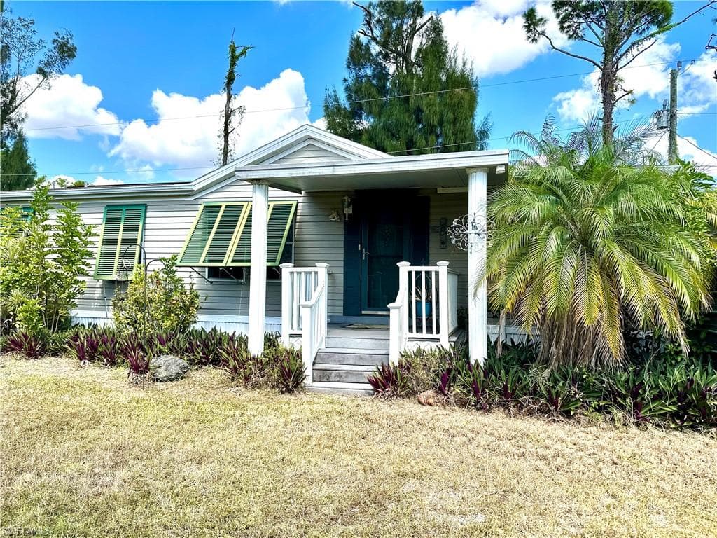 19621 Tamiami Trl 31, North Fort Myers, FL 33903-1