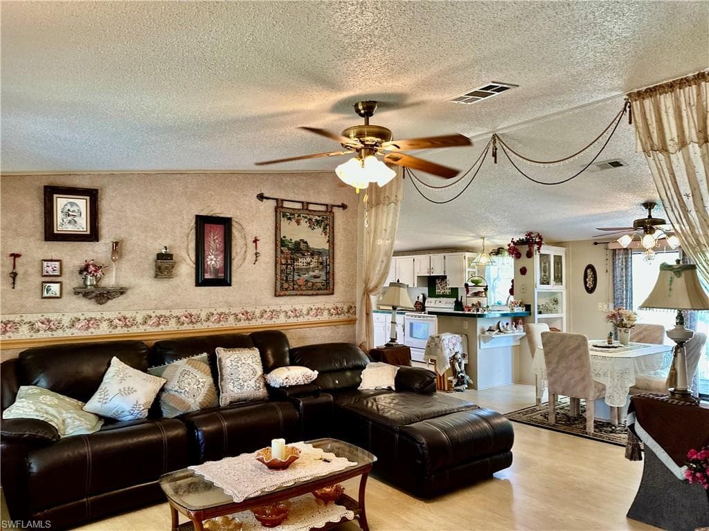 19621 Tamiami Trl 31, North Fort Myers, FL 33903-4