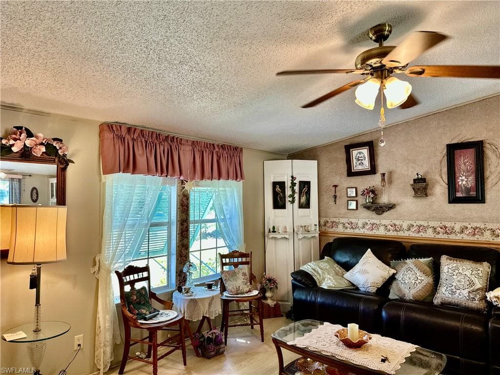 19621 Tamiami Trl 31, North Fort Myers, FL 33903-5