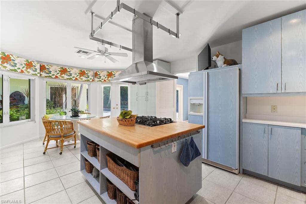 280 4th Ave N, Naples, FL 34102-8