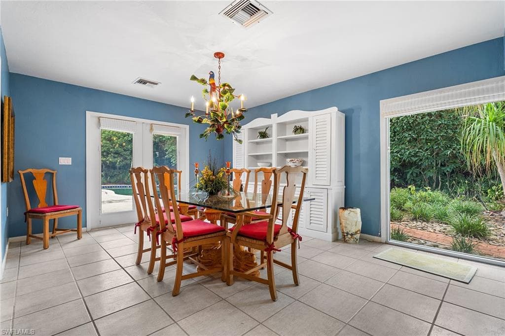 280 4th Ave N, Naples, FL 34102-10