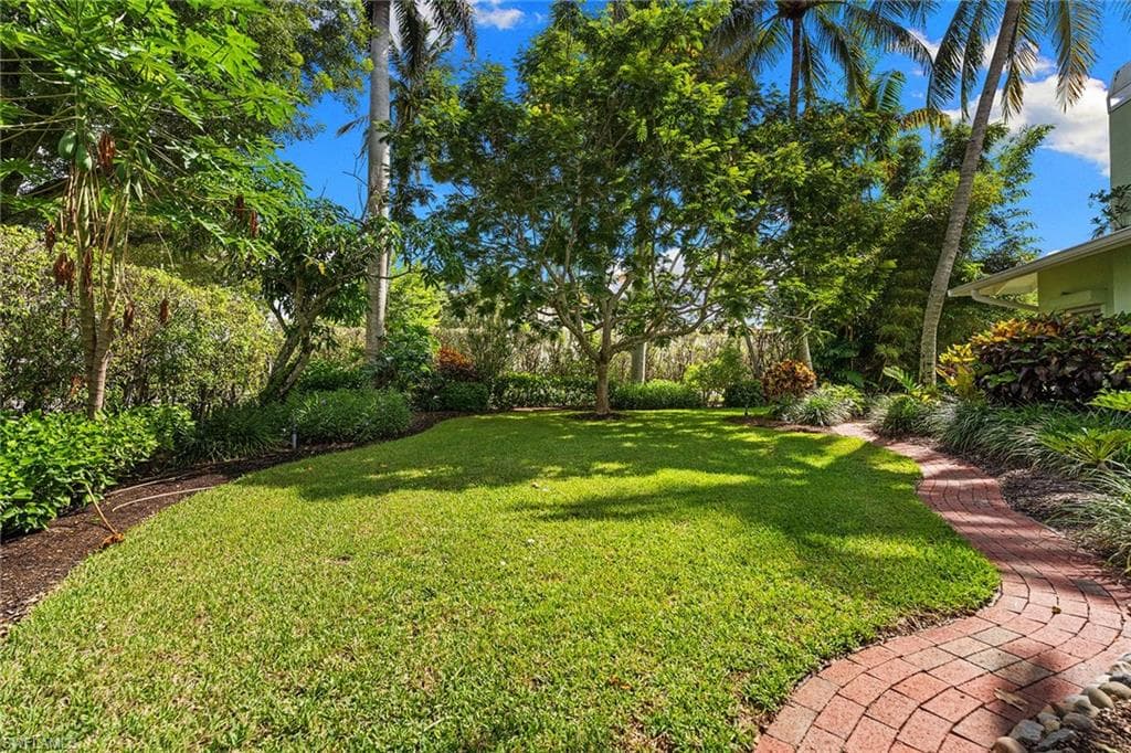 280 4th Ave N, Naples, FL 34102-21