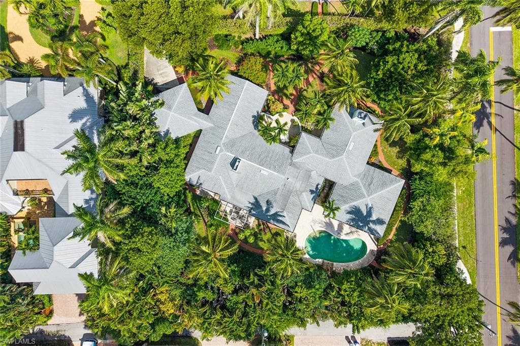 280 4th Ave N, Naples, FL 34102-25