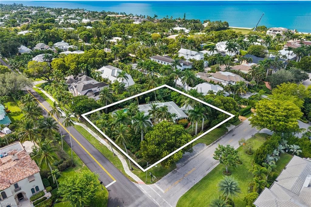 280 4th Ave N, Naples, FL 34102-26