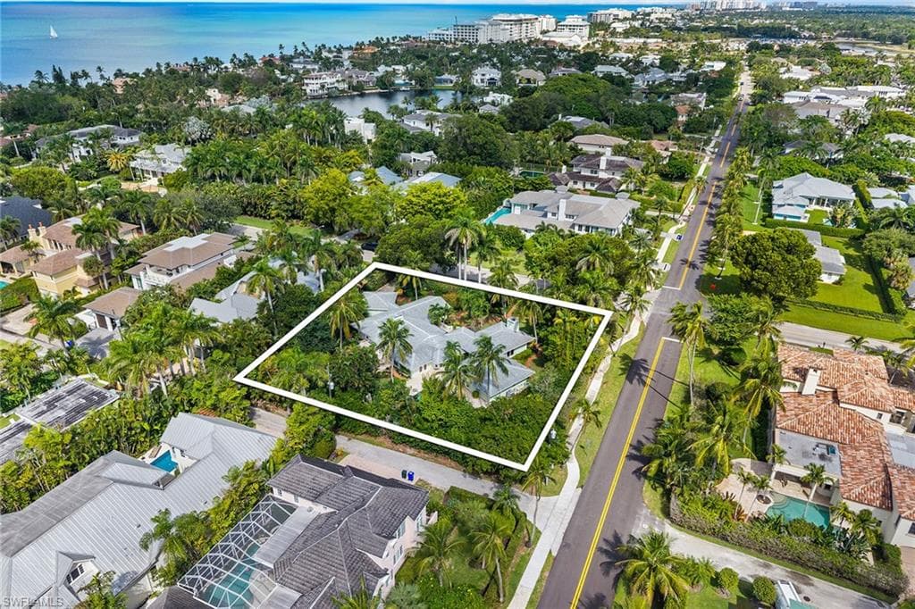 280 4th Ave N, Naples, FL 34102-27