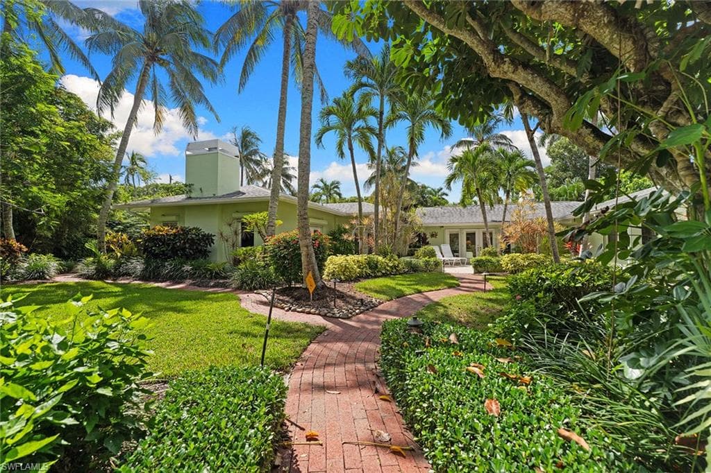 280 4th Ave N, Naples, FL 34102-1