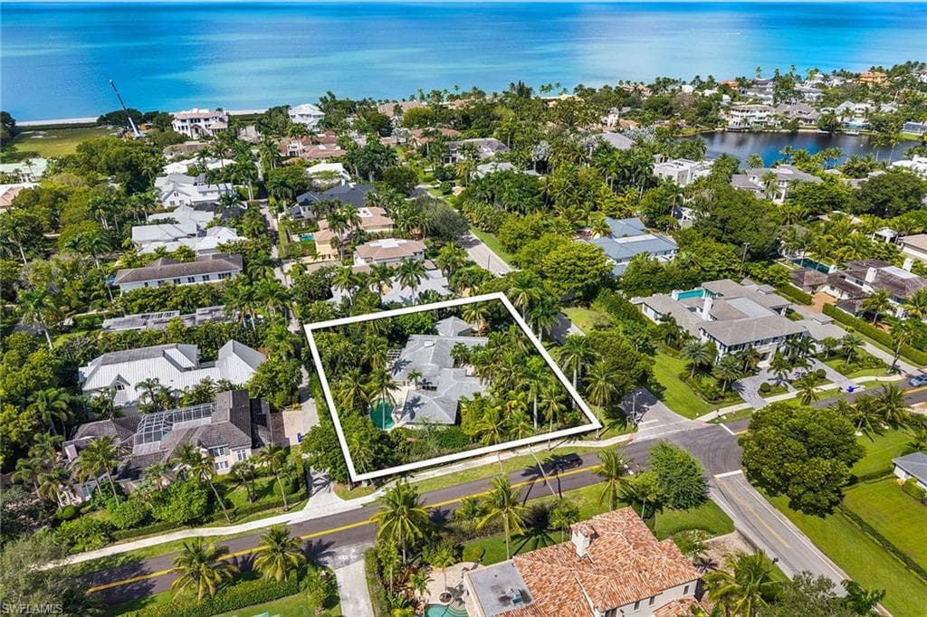 280 4th Ave N, Naples, FL 34102-28