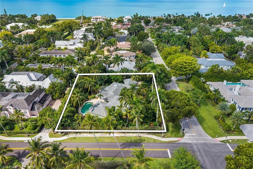 280 4th Ave N, Naples, FL 34102-29