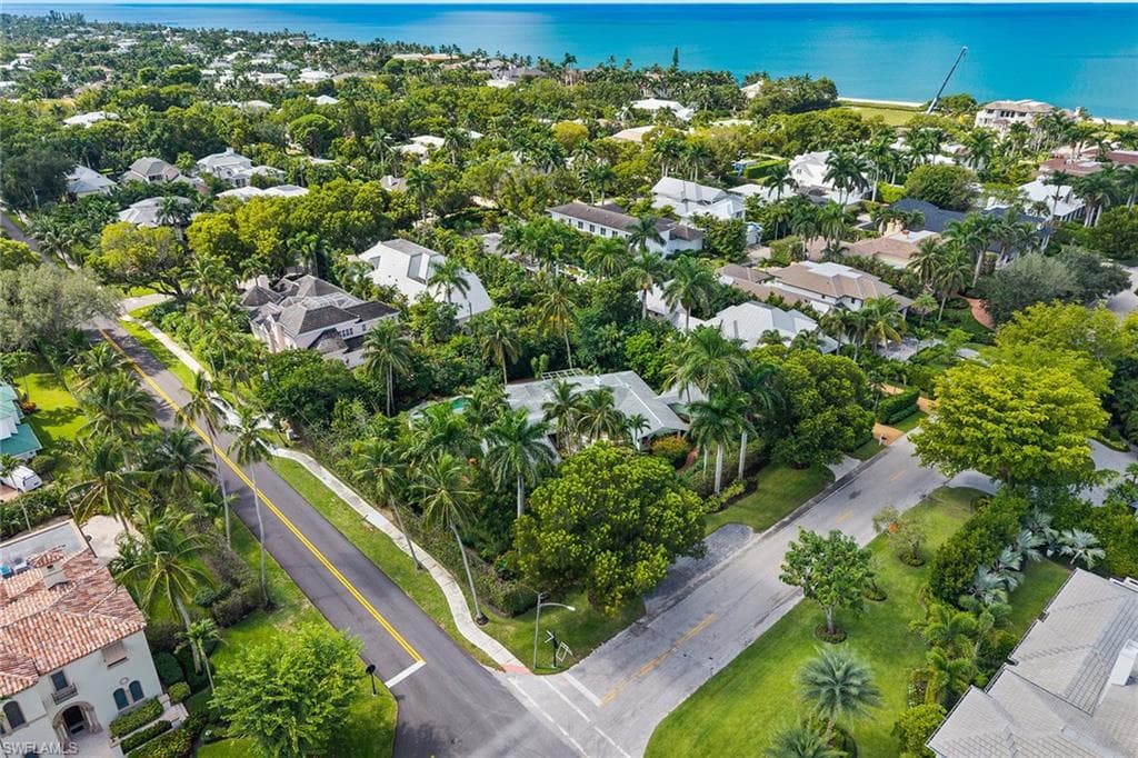280 4th Ave N, Naples, FL 34102-30