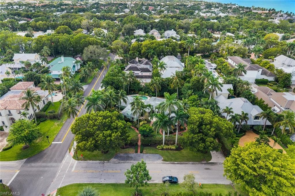 280 4th Ave N, Naples, FL 34102-31