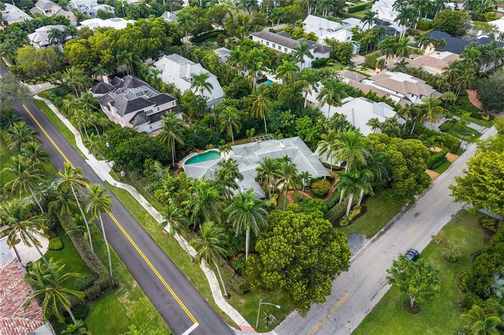 280 4th Ave N, Naples, FL 34102-32