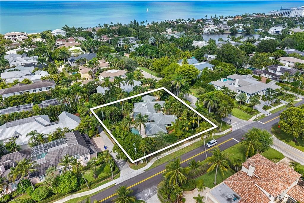 280 4th Ave N, Naples, FL 34102-2