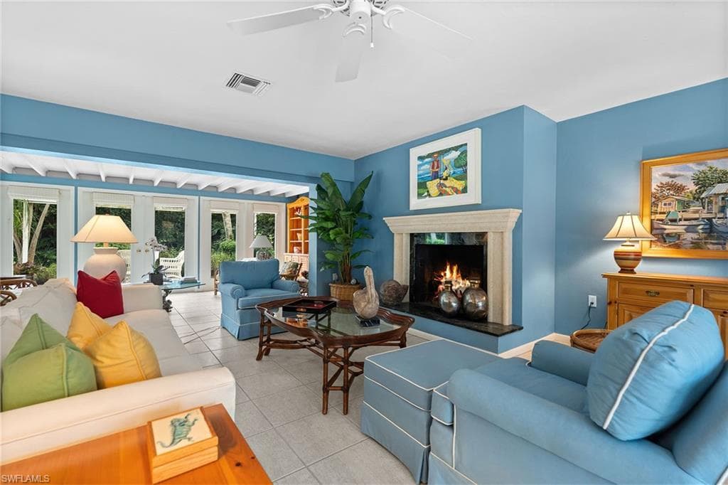 280 4th Ave N, Naples, FL 34102-4