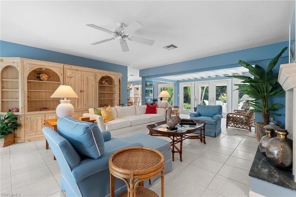 280 4th Ave N, Naples, FL 34102-6