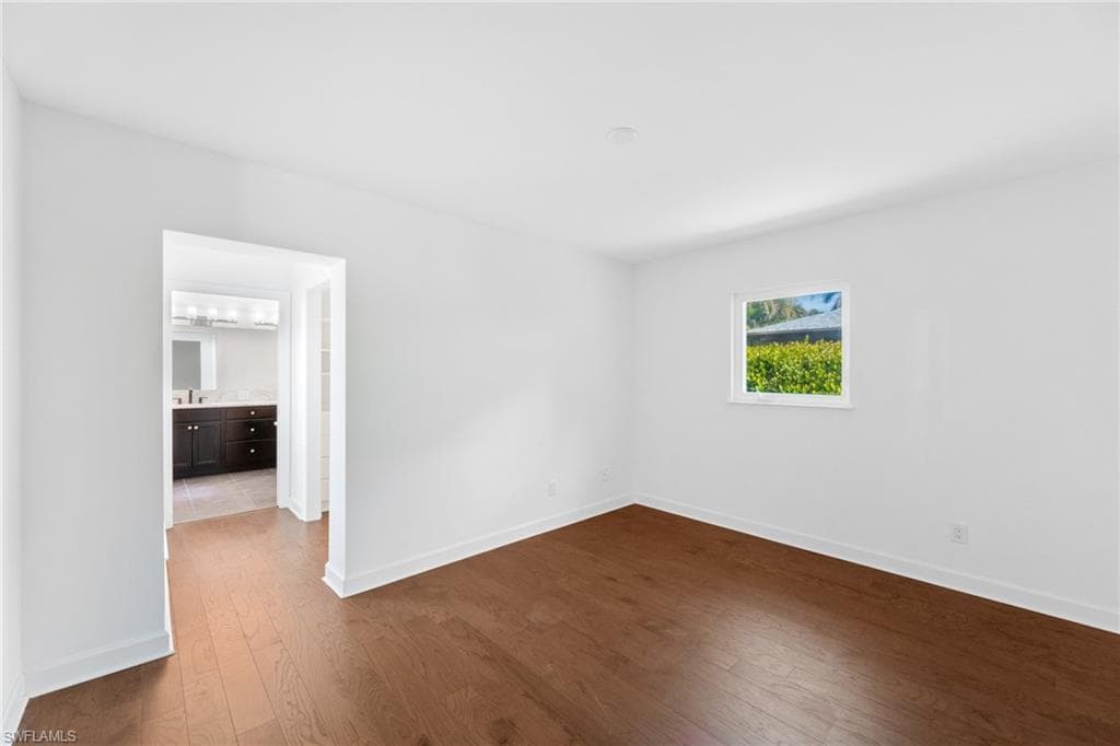 1175 9th Ave N, Naples, FL 34102-19