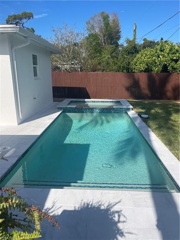 1175 9th Ave N, Naples, FL 34102-2