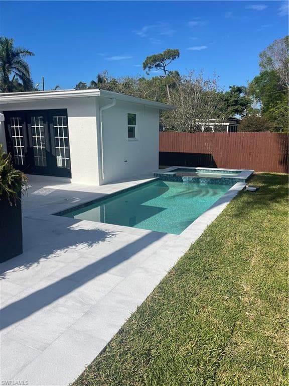 1175 9th Ave N, Naples, FL 34102-3