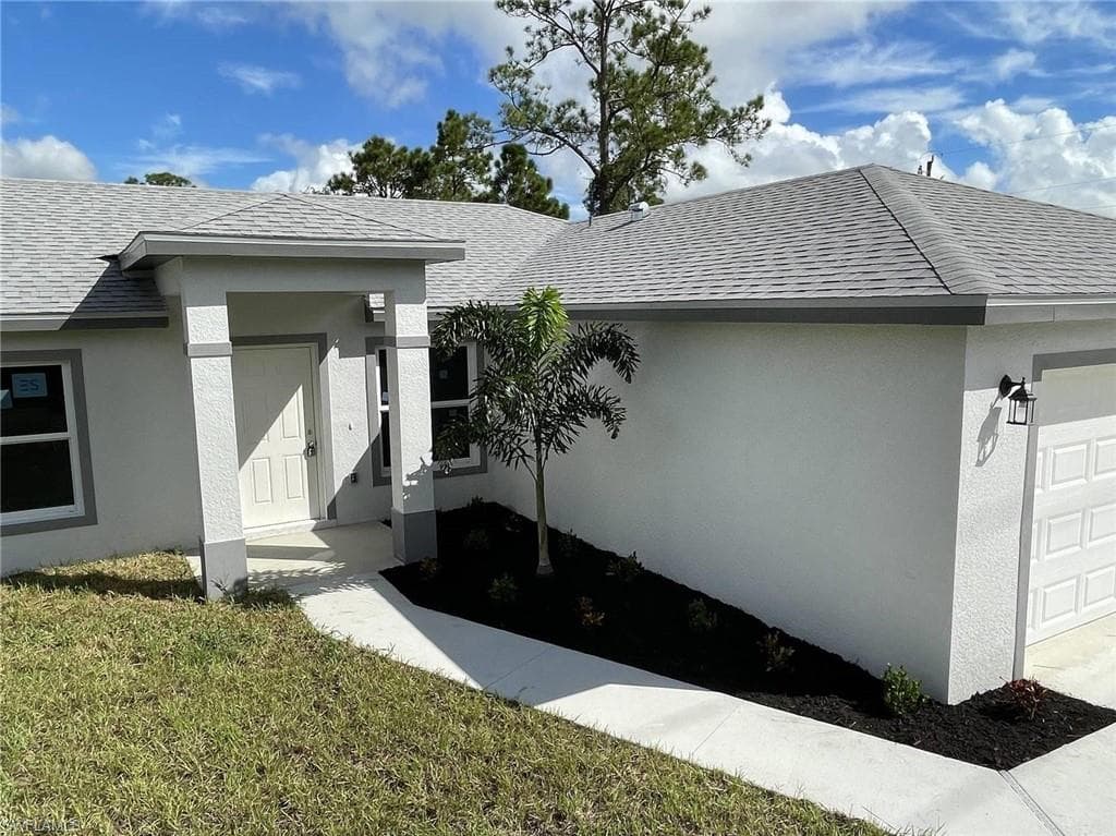 2100 15th St, Lehigh Acres, FL 33972-3
