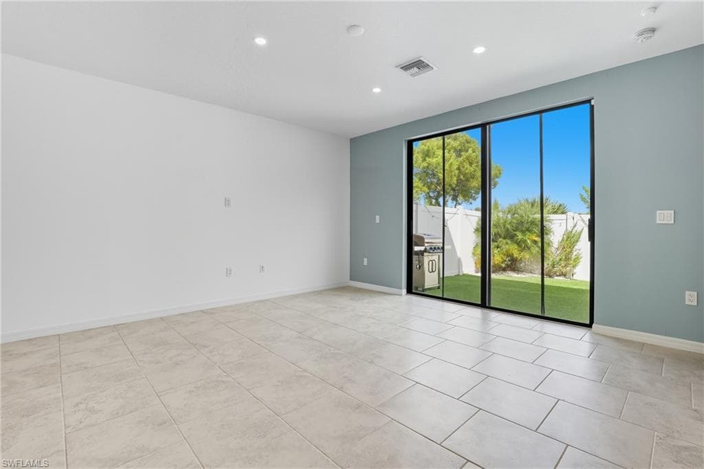 14107 Oviedo Pl, Fort Myers, FL 33905-8