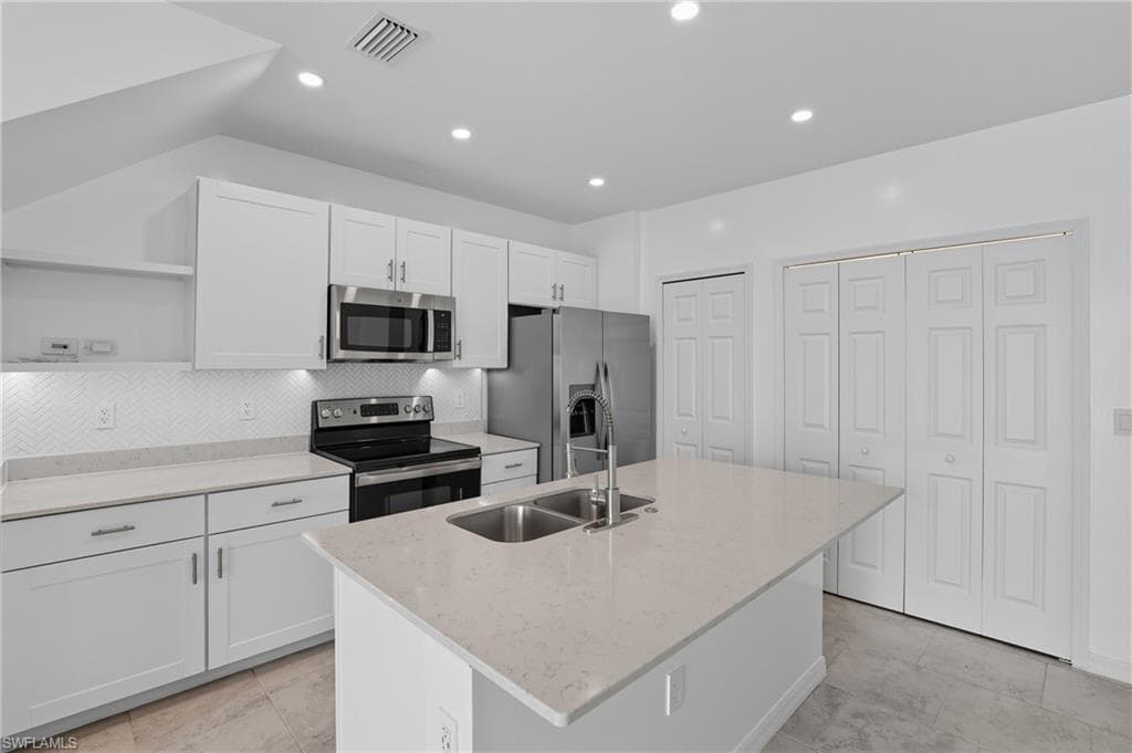 14107 Oviedo Pl, Fort Myers, FL 33905-11