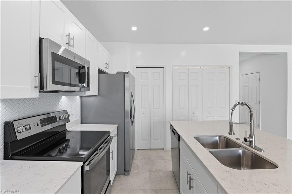 14107 Oviedo Pl, Fort Myers, FL 33905-13
