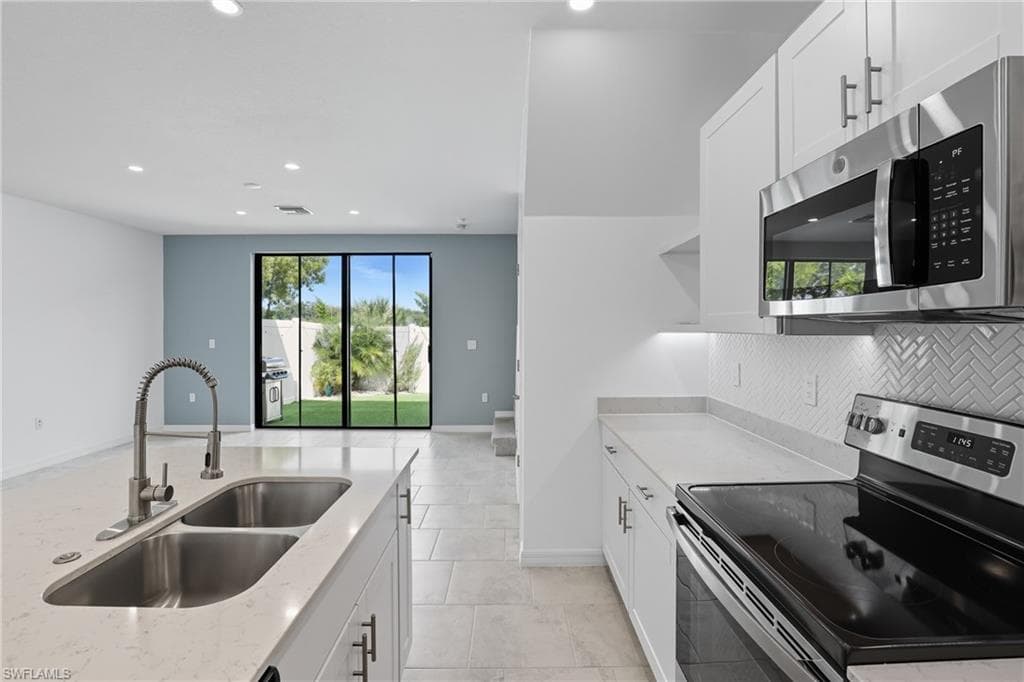 14107 Oviedo Pl, Fort Myers, FL 33905-15