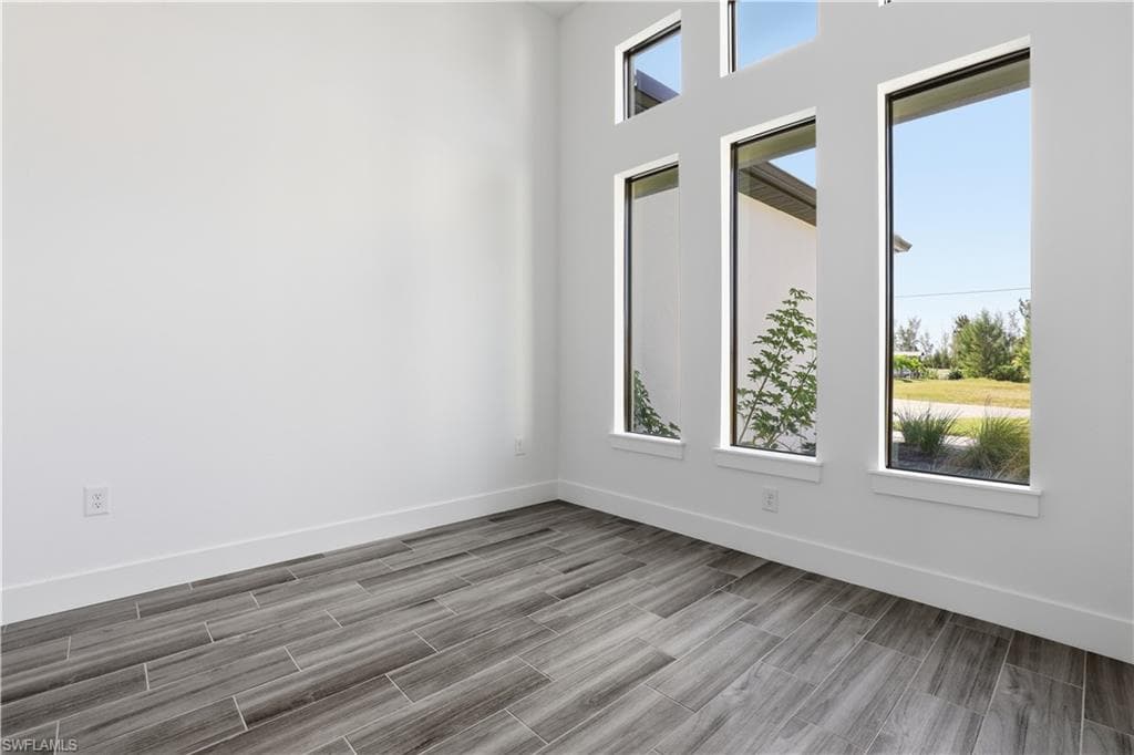 609 39th Ave, Cape Coral, FL 33993-18