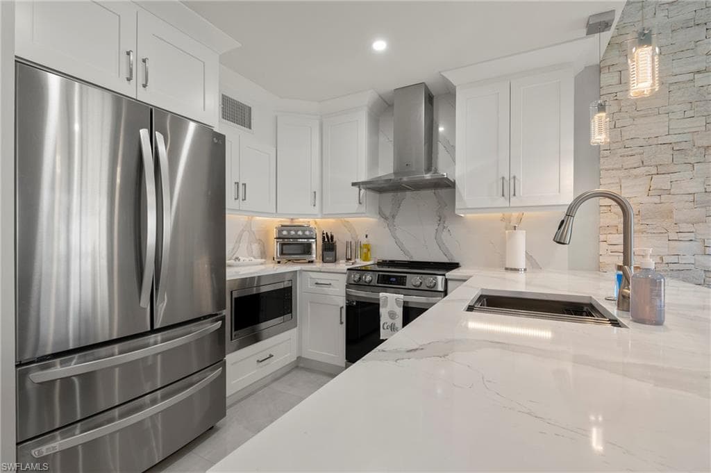 8765 Lateen Ln 203, Fort Myers, FL 33919-8