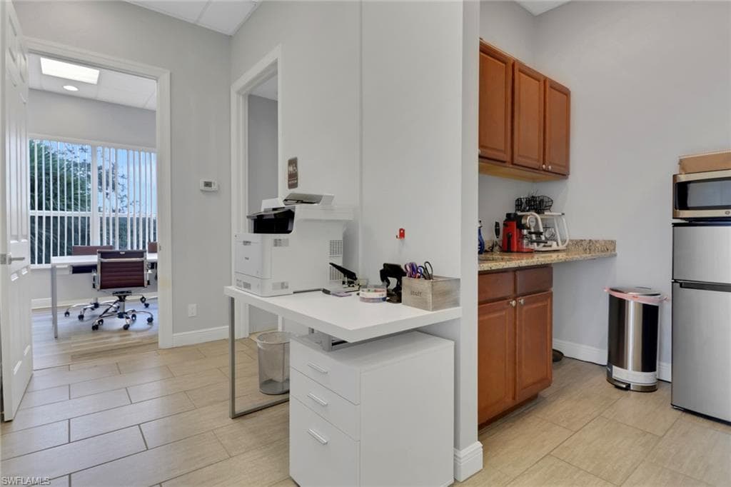 2800 Davis Blvd 212, Naples, FL 34104-17