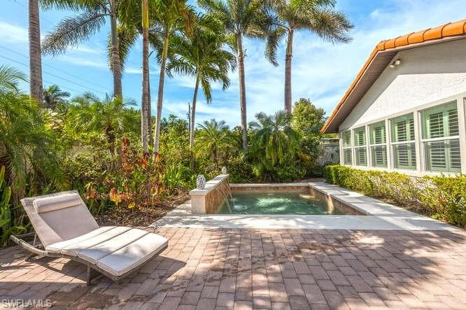 778 Broad Ct S, Naples, FL 34102-28