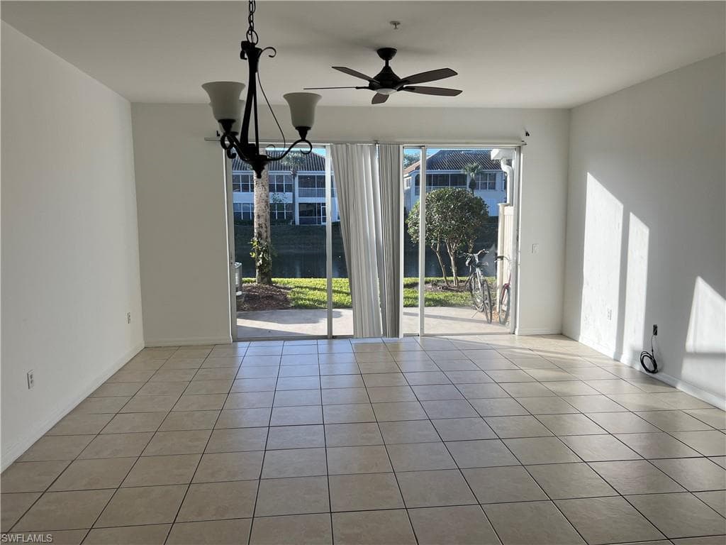 972 Hampton Cir 77, Naples, FL 34105-9