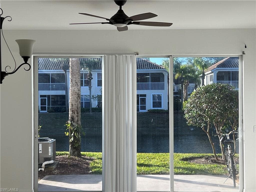 972 Hampton Cir 77, Naples, FL 34105-10
