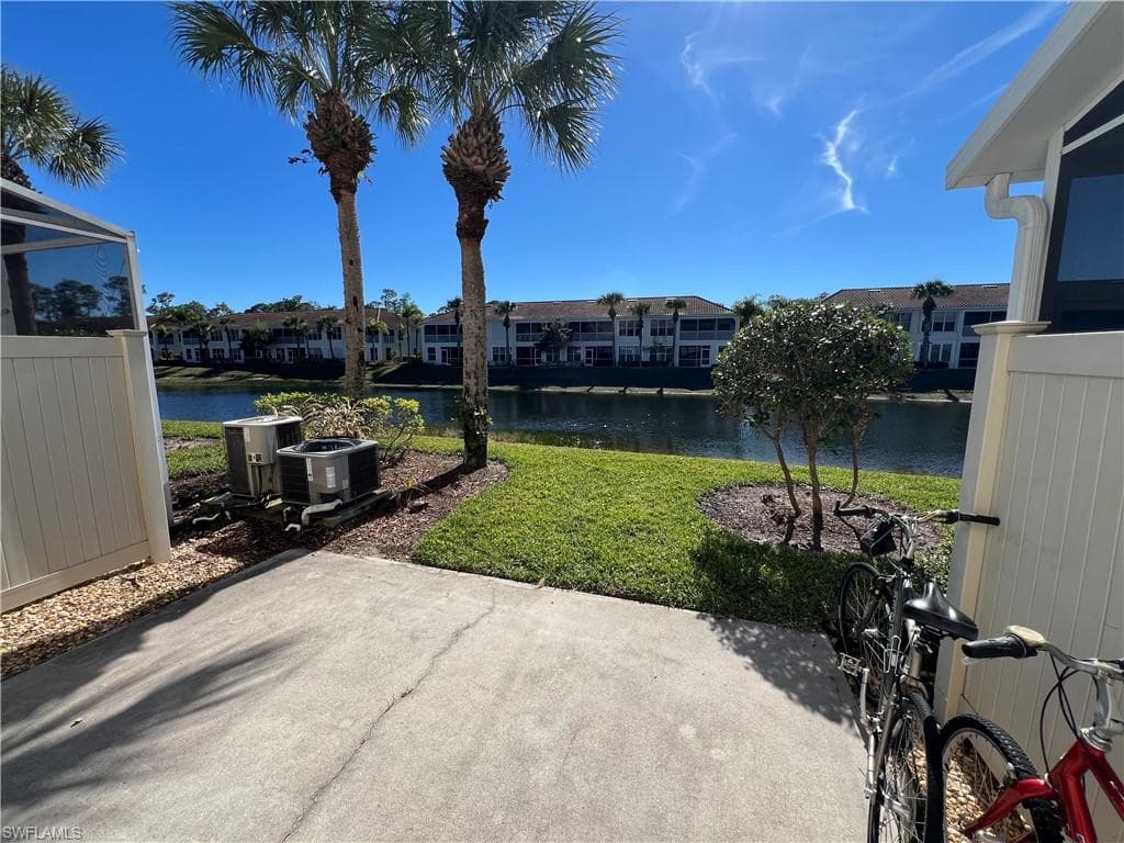 972 Hampton Cir 77, Naples, FL 34105-11