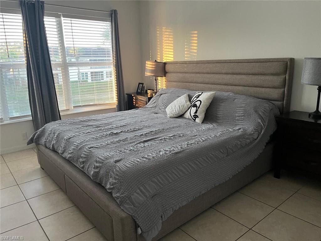 972 Hampton Cir 77, Naples, FL 34105-14