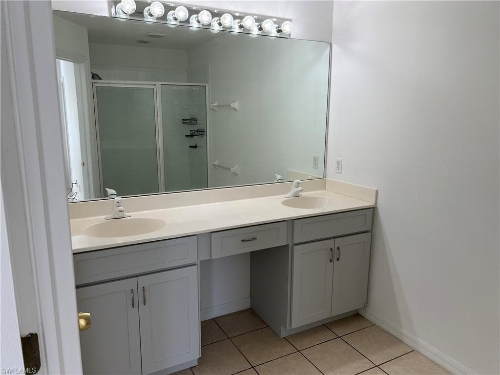 972 Hampton Cir 77, Naples, FL 34105-15
