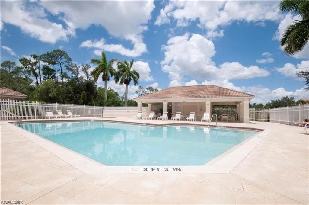 972 Hampton Cir 77, Naples, FL 34105-21