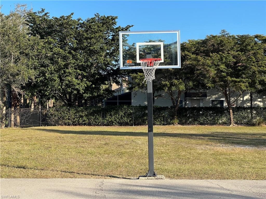 972 Hampton Cir 77, Naples, FL 34105-23