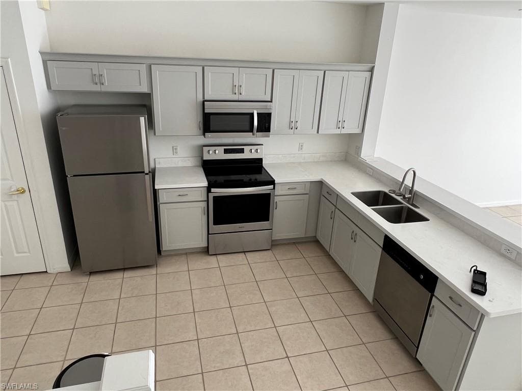 972 Hampton Cir 77, Naples, FL 34105-3