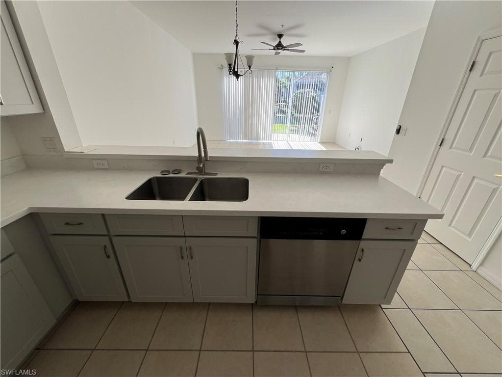 972 Hampton Cir 77, Naples, FL 34105-6