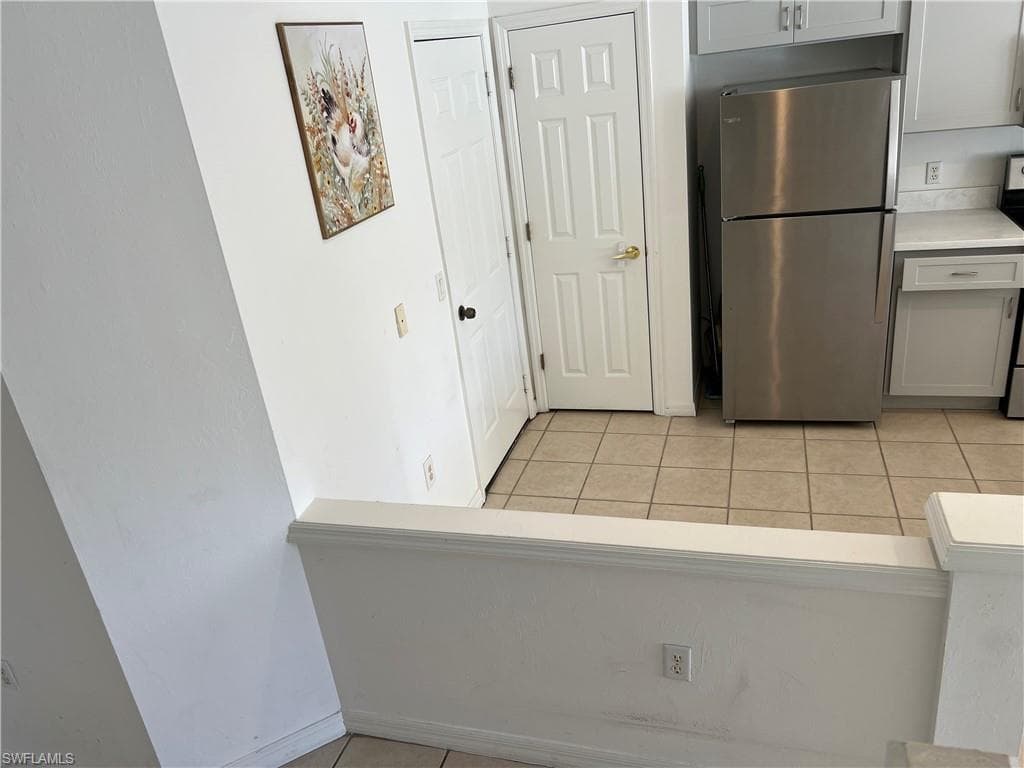 972 Hampton Cir 77, Naples, FL 34105-7