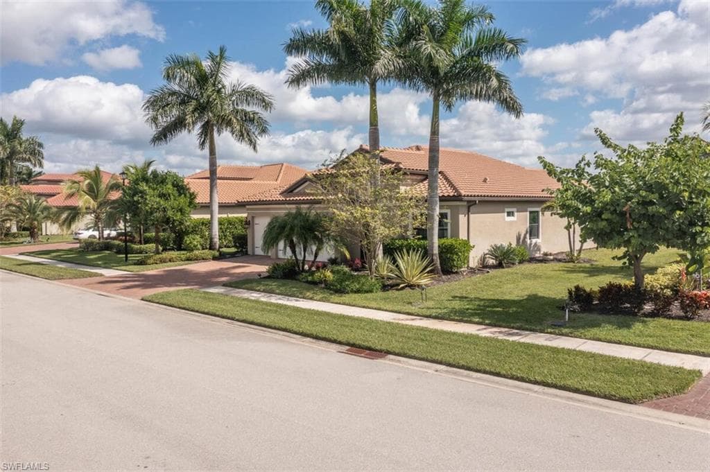 1422 Mockingbird Dr, Naples, FL 34120-6